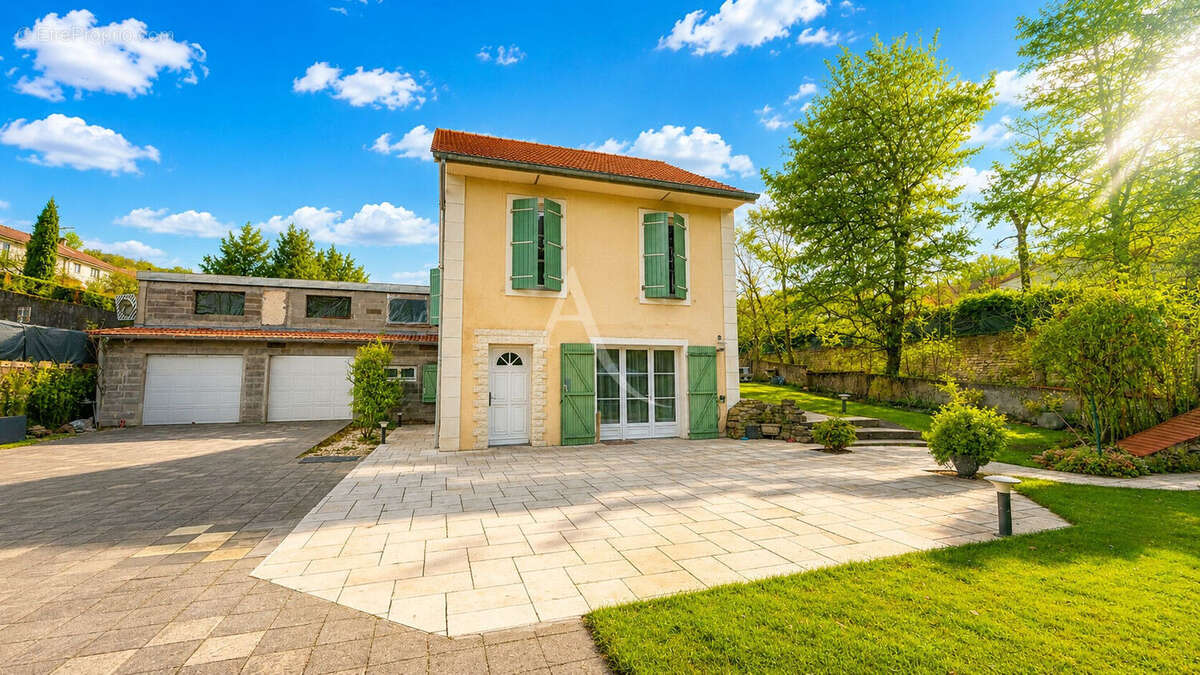 Maison à ARS-SUR-MOSELLE