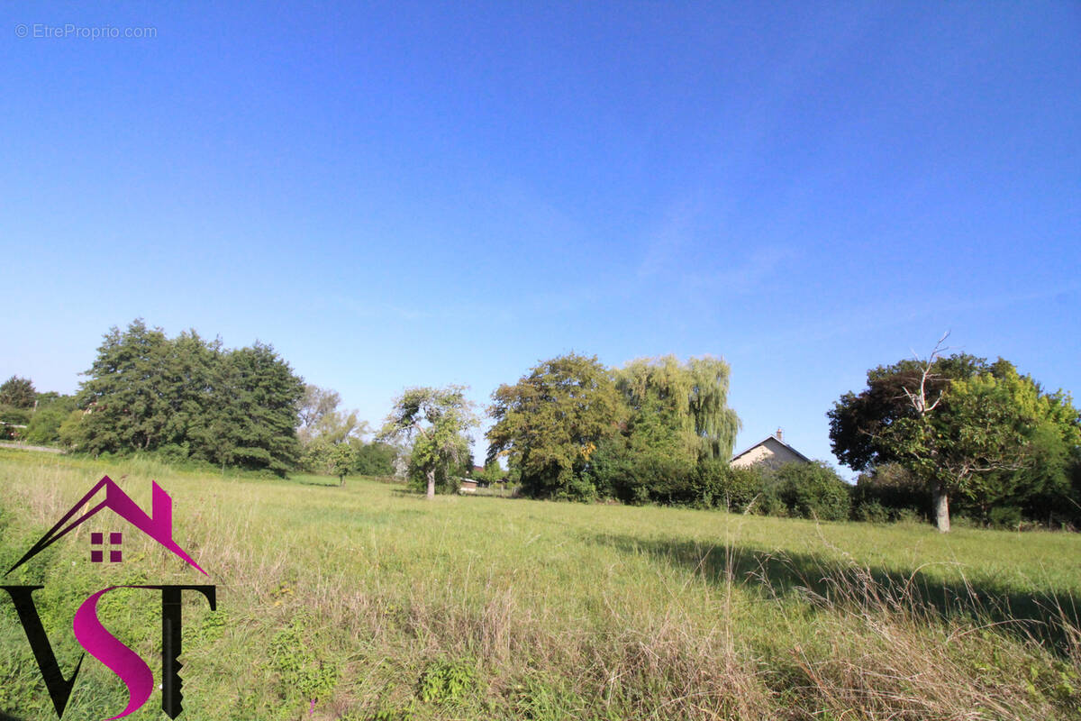 Terrain à AUXONNE