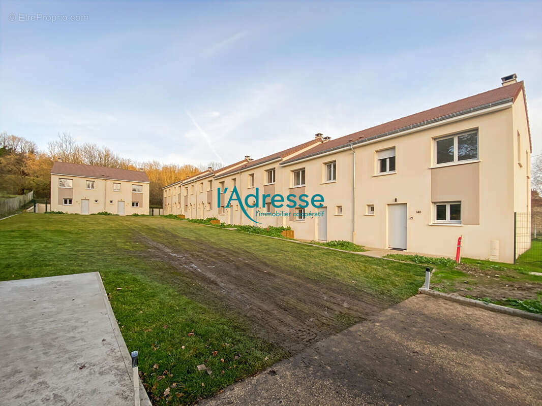 Maison à OINVILLE-SUR-MONTCIENT