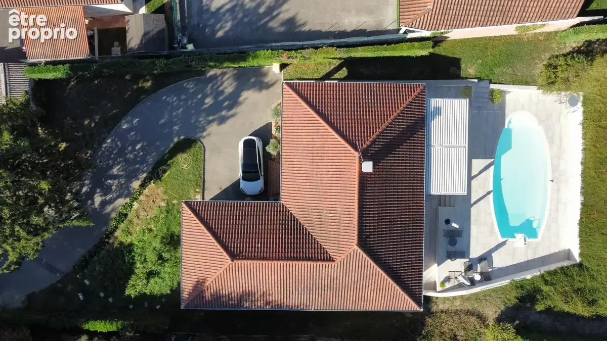 Maison - 3 Chambres - Sous sol complet - Cave - Double Garage - Deux terrasses - Pergola - Piscine - Jardin - Proche toutes comm - photo 2