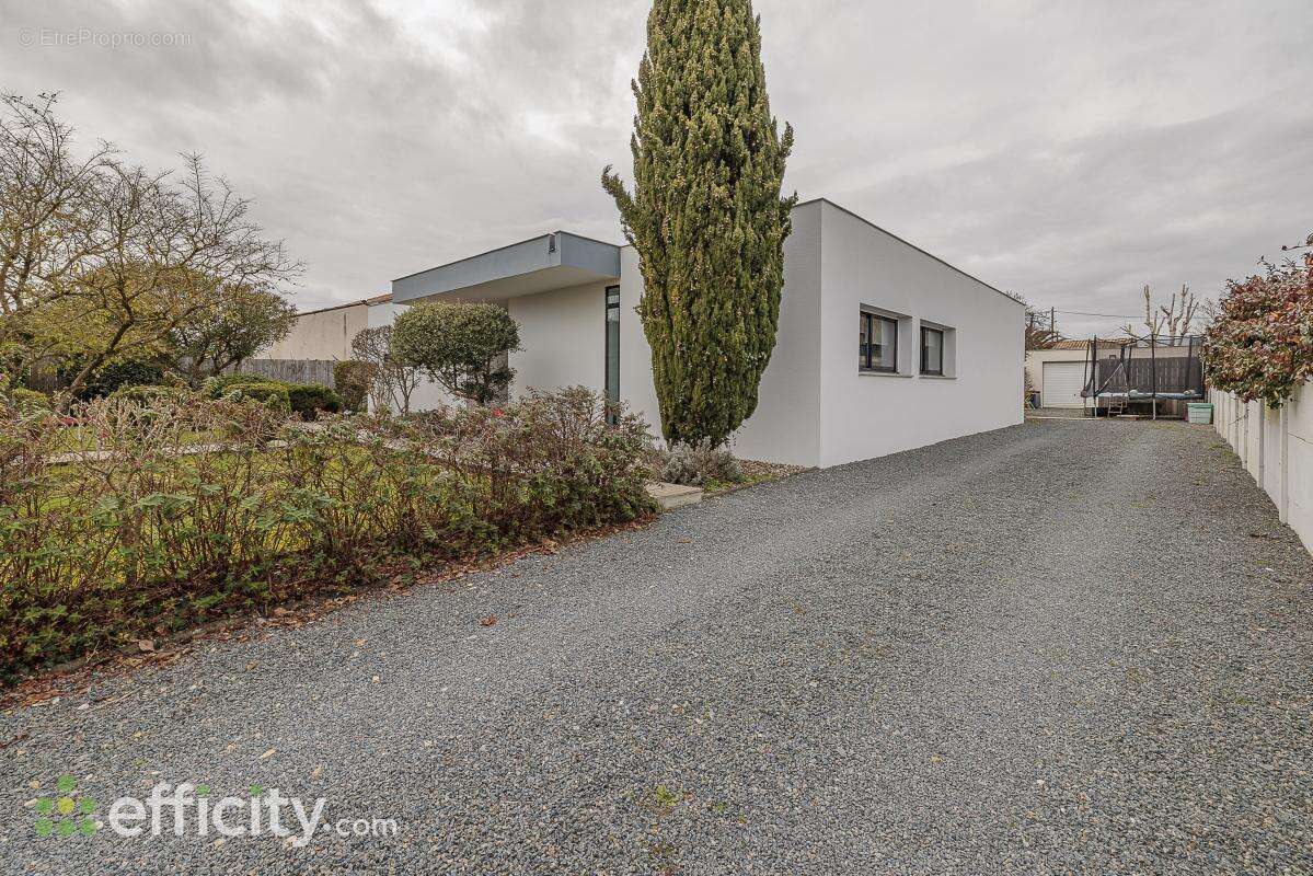 Maison à AMBARES-ET-LAGRAVE