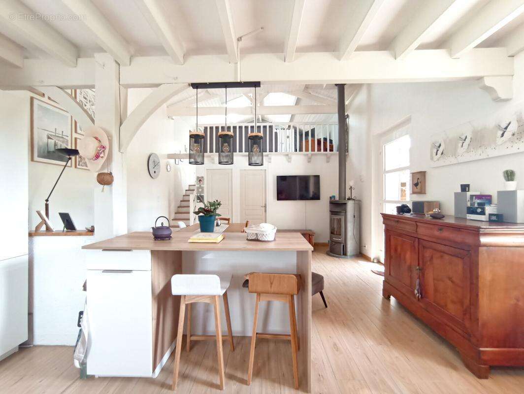 Bergerac – Rareté Absolue : Maison en Pierre, Séjour Cathédrale & Clé - photo 3