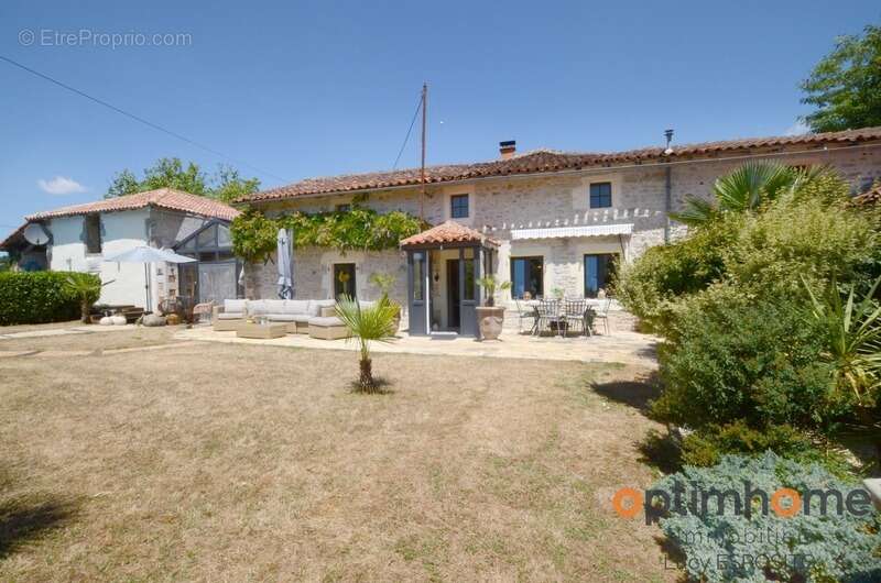 Maison à NANTEUIL-EN-VALLEE