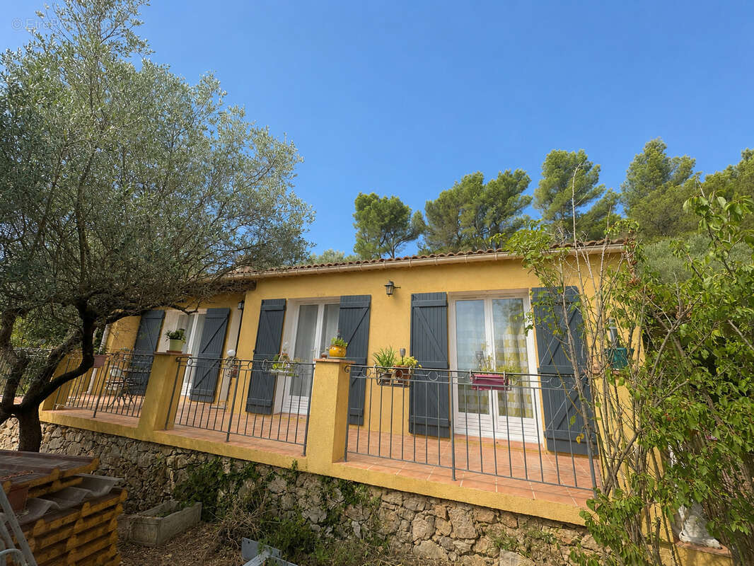 Charme garanti - plain pied 120 m2 bon etat - grand terrain sollies ville colline - piscine hors sol - photo 2