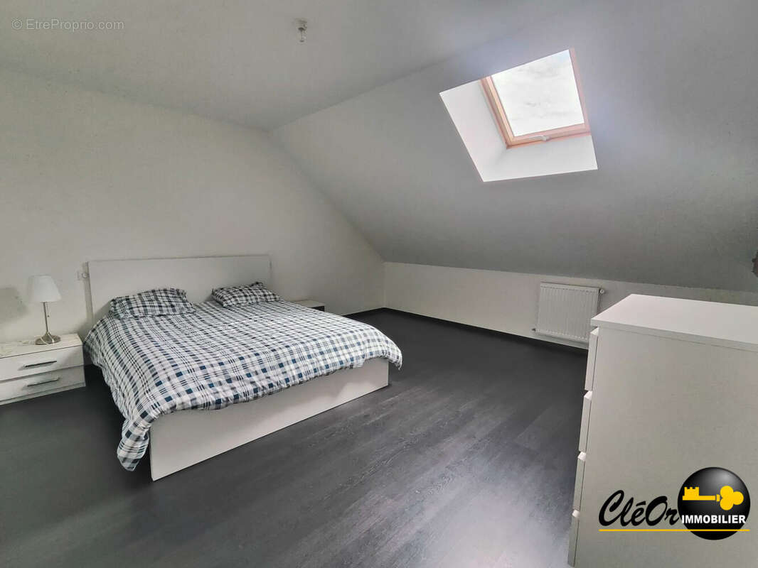 Maison 190 m² à La Chapelle-Saint-Sauveur  - photo 9