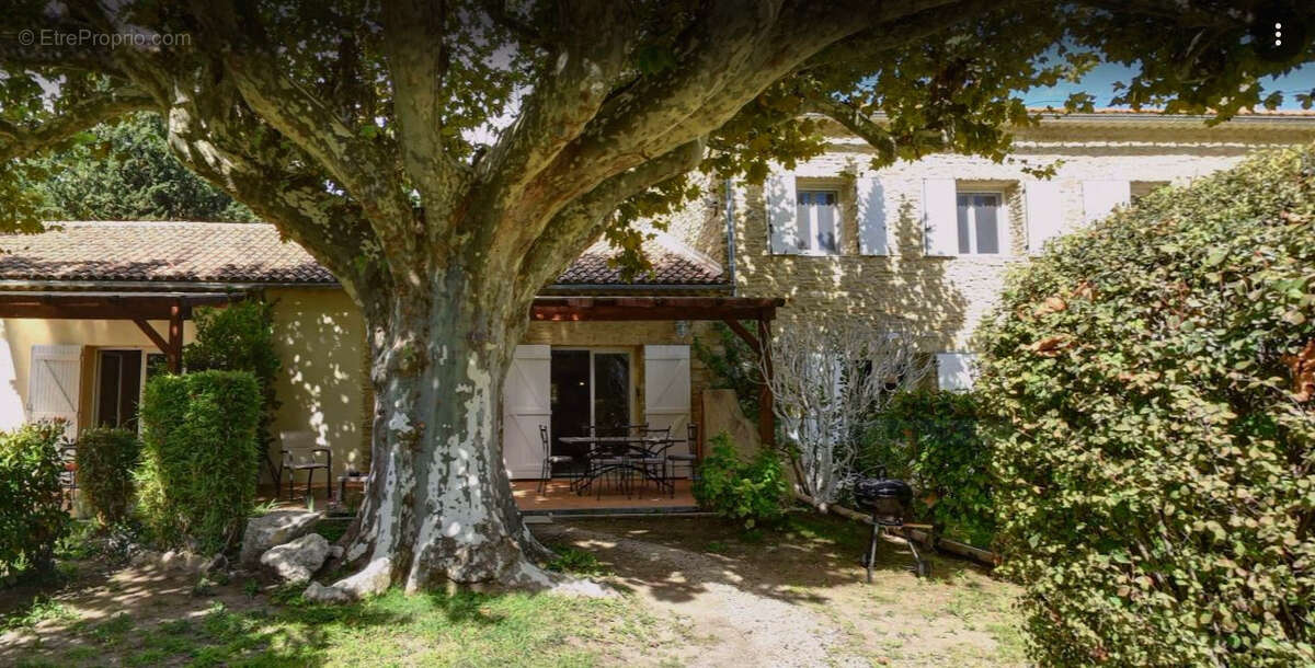 Maison à L'ISLE-SUR-LA-SORGUE