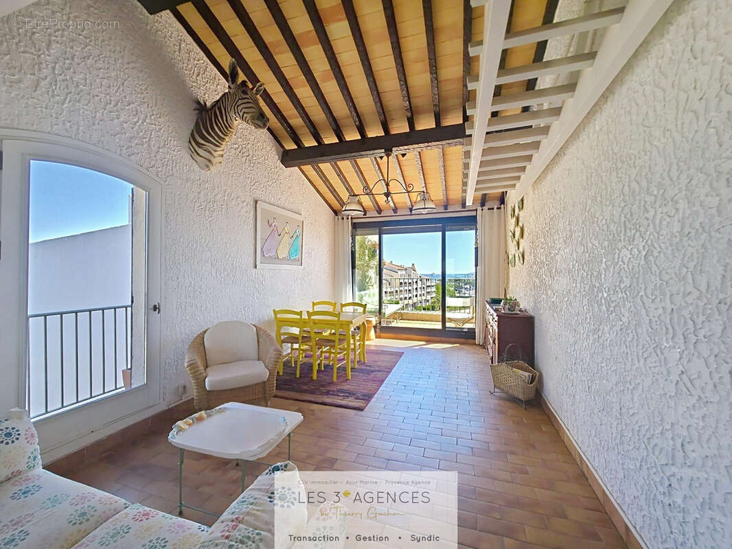 Appartement à COGOLIN