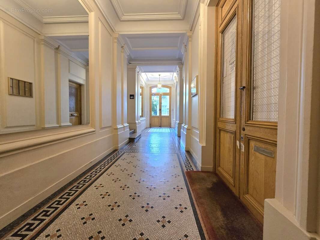 Cave rare à neuilly sur seine - photo 2