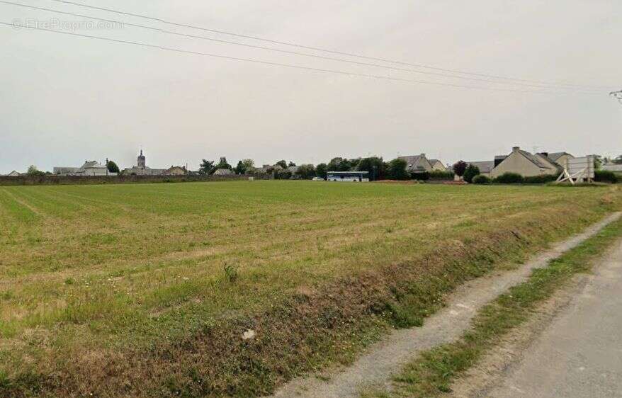 Terrain à VIEUX-VY-SUR-COUESNON