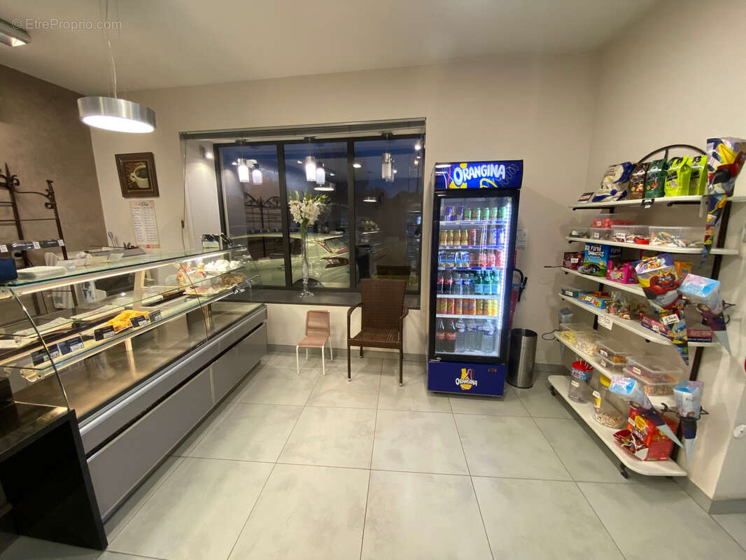 Commerce à CADEROUSSE