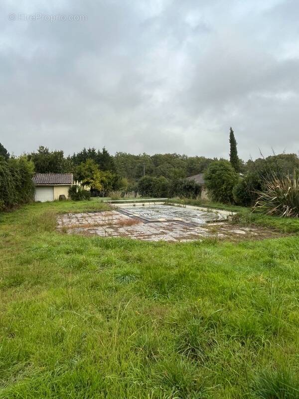 Terrain à BEYCHAC-ET-CAILLAU
