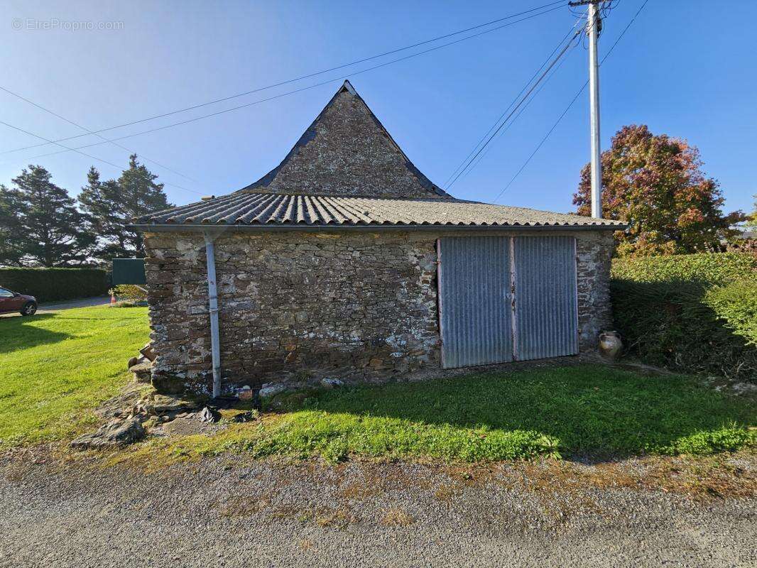Maison à POUILLE-LES-COTEAUX