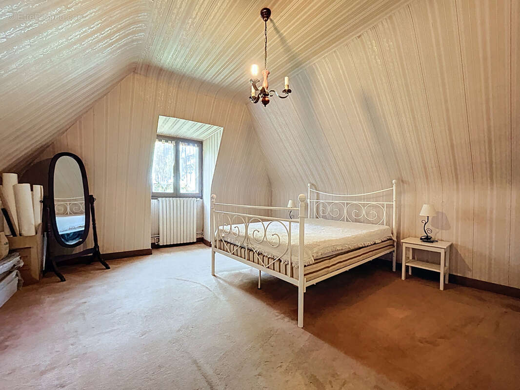 Maison à SAINT-CERNIN-DE-LARCHE