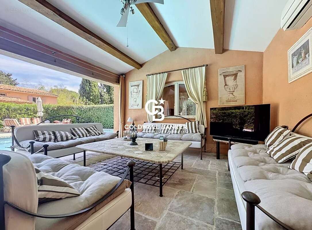 Maison à ROQUEBRUNE-SUR-ARGENS