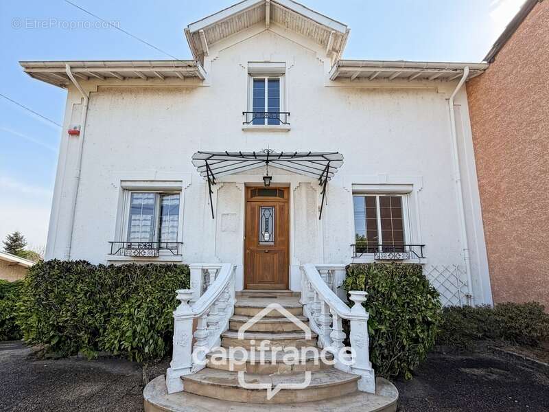 Maison familiale de 174 m² avec fort potentiel – Saint-Rambert-d'Albon (26) - photo 20