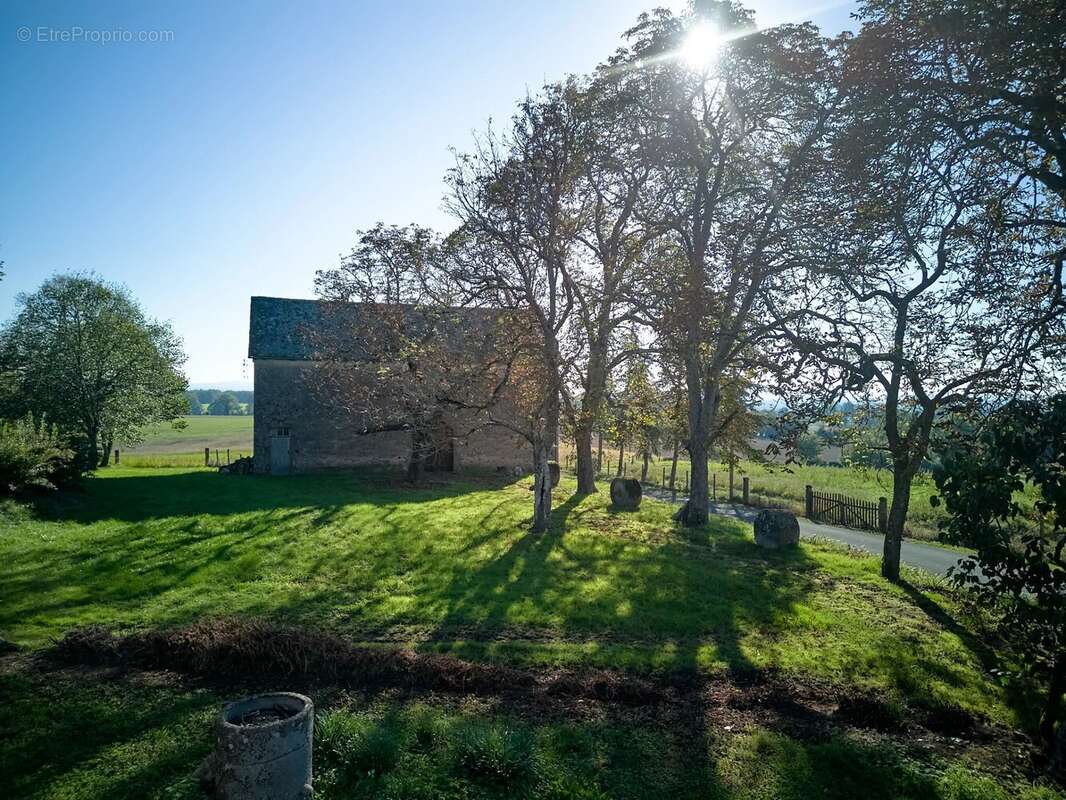 Maison à MIRANDOL-BOURGNOUNAC