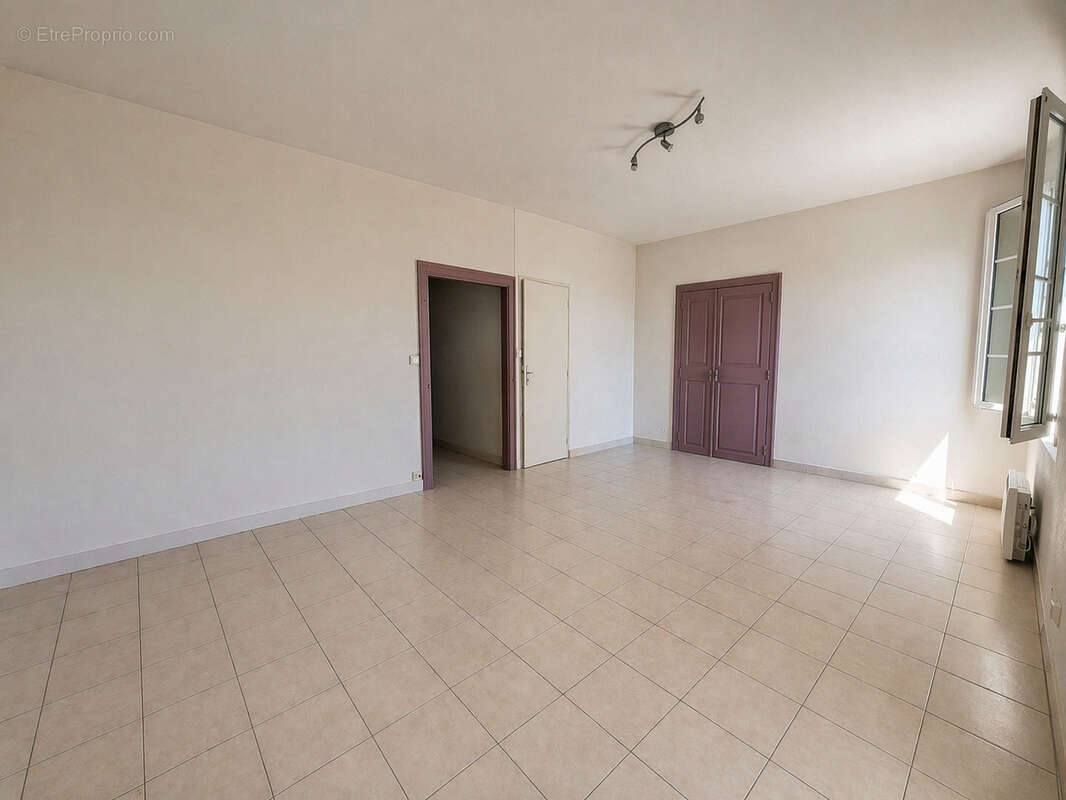Appartement à VERGEZE