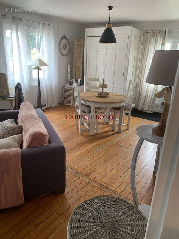 Autre à SAINT-QUENTIN