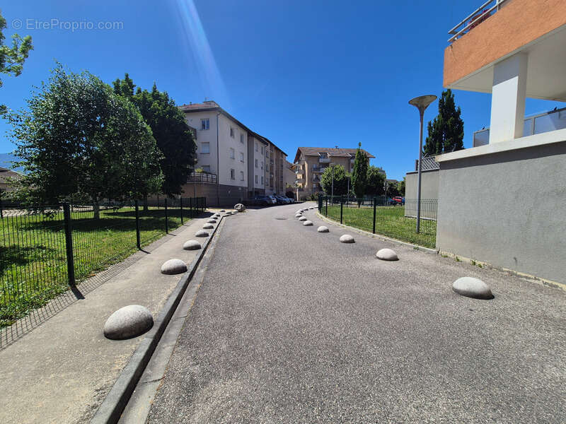 SOUS OFFRE D'ACHAT APPARTEMENT T2 SAINT-MARTIN-D'HÈRES  Vente 2 Pièces avec Terrasse Plein Sud & Cave  Proche Campus Universitai - photo 8