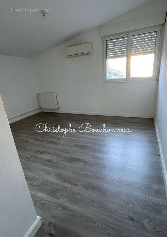 Local commercial + appartement à Mortagne - photo 11