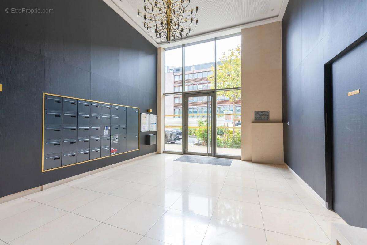 Appartement à COURBEVOIE