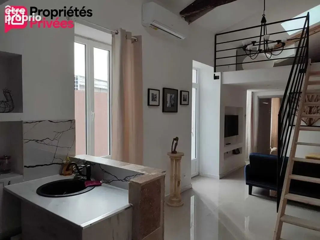 Appartement entièrement rénové avec mezzanine, balcon et stationnement gratuit à Nîmes Pompidou / Jardins de la Fontaine - photo 3