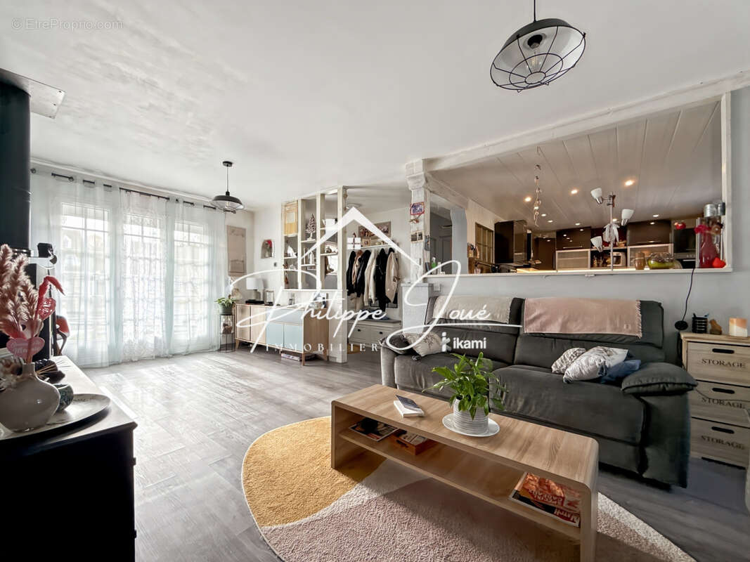 Maison à THORIGNY-SUR-OREUSE