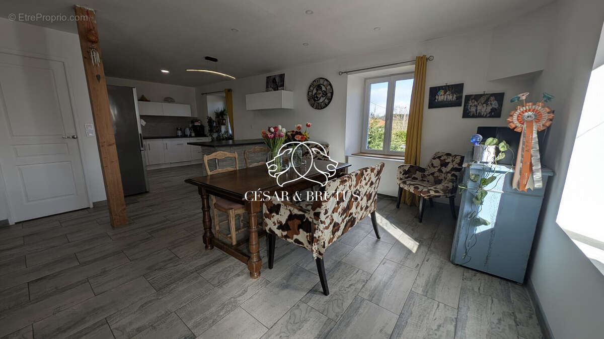 Maison 132 m² à Saint-Pierre-Du-Champ  - photo 4