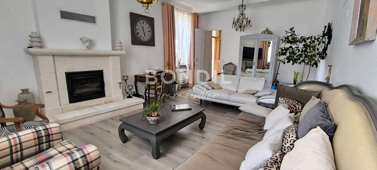 Maison à LA BASTIDE-DES-JOURDANS
