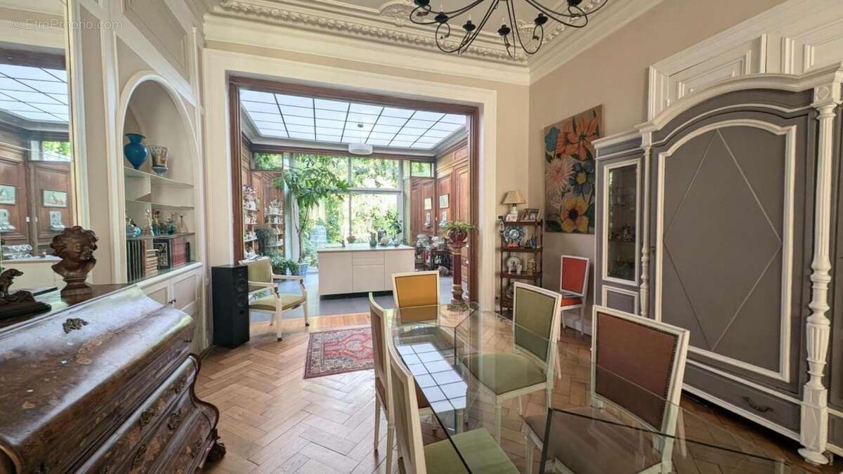 Maison centre ville avec cachet, très bon état technique, 6 chambres + T2 indépendant, jardin, garage - photo 3