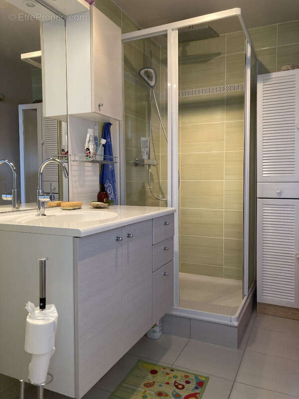 Appartement à DONVILLE-LES-BAINS