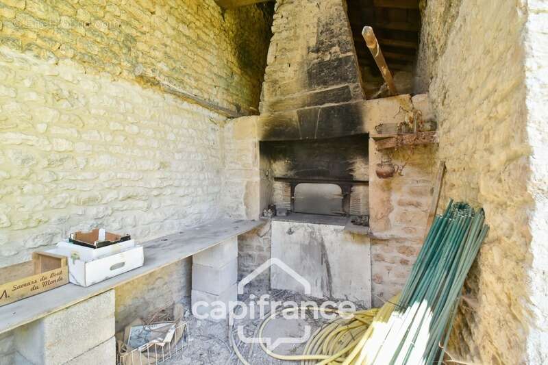 Propriété à vendre 14 pièces PAILLE (17) sur 4800m² de terrain avec nombreuses dépendances - photo 12