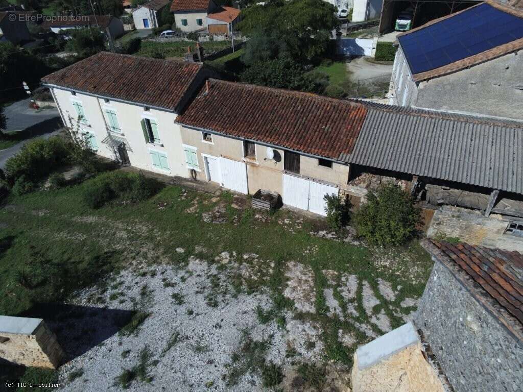 Maison à VERTEUIL-SUR-CHARENTE