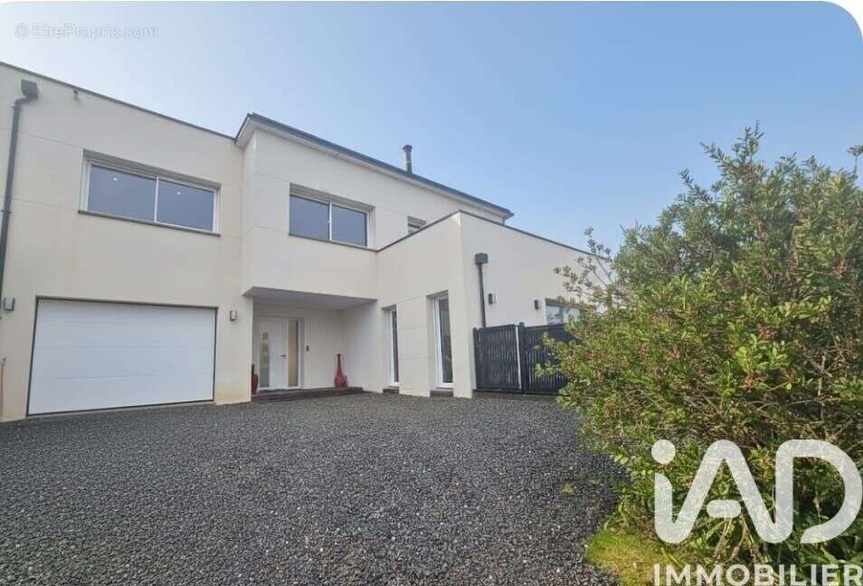 Photo 2 - Maison à MONTGERMONT