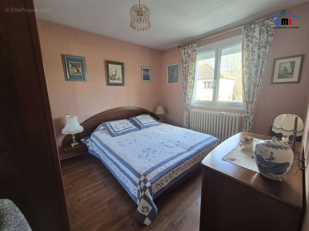 Maison à MOUTIERS-AU-PERCHE