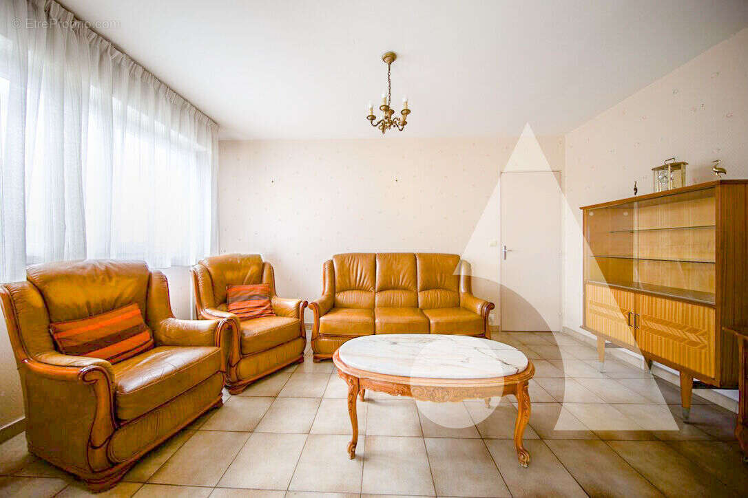 Appartement à SAINT-PIERRE-DU-PERRAY