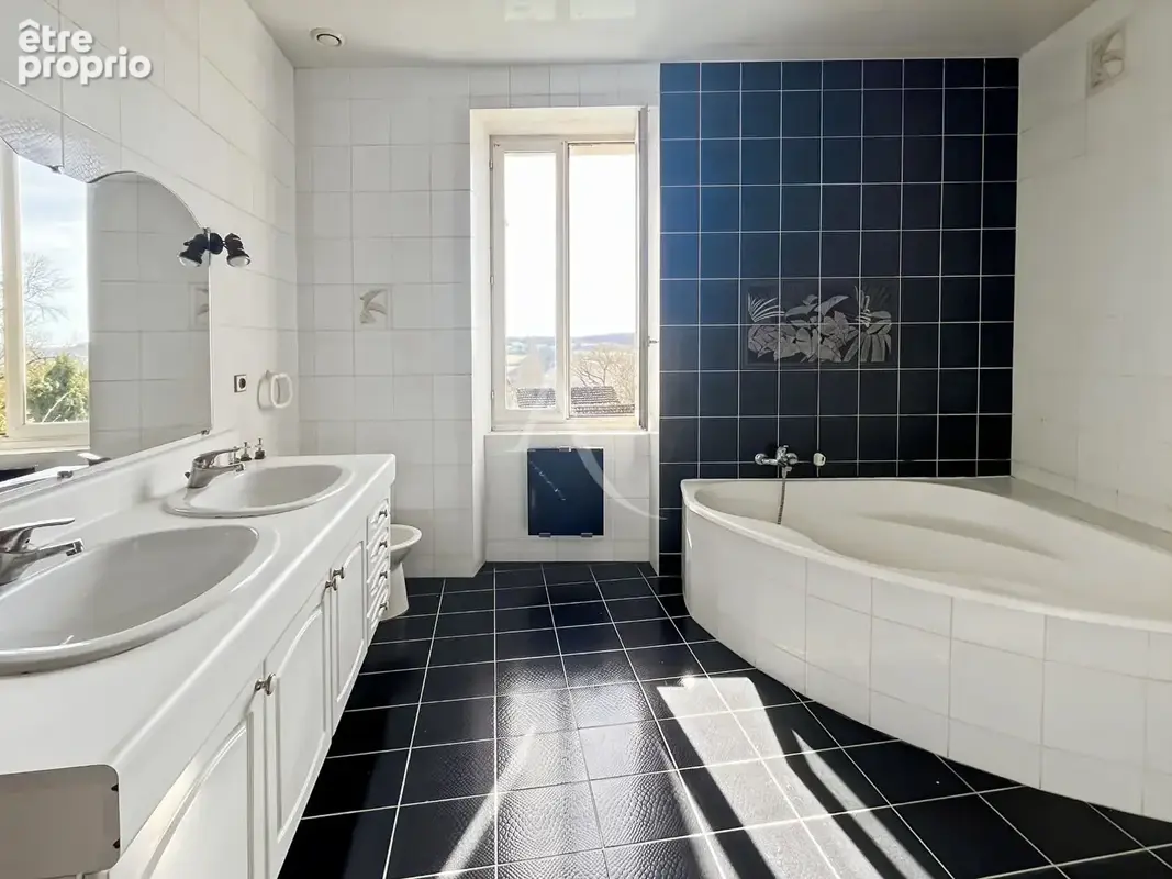 A VENDRE - Maison familiale de caractère au coeur de Penne-d'Agenais, avec piscine - photo 10