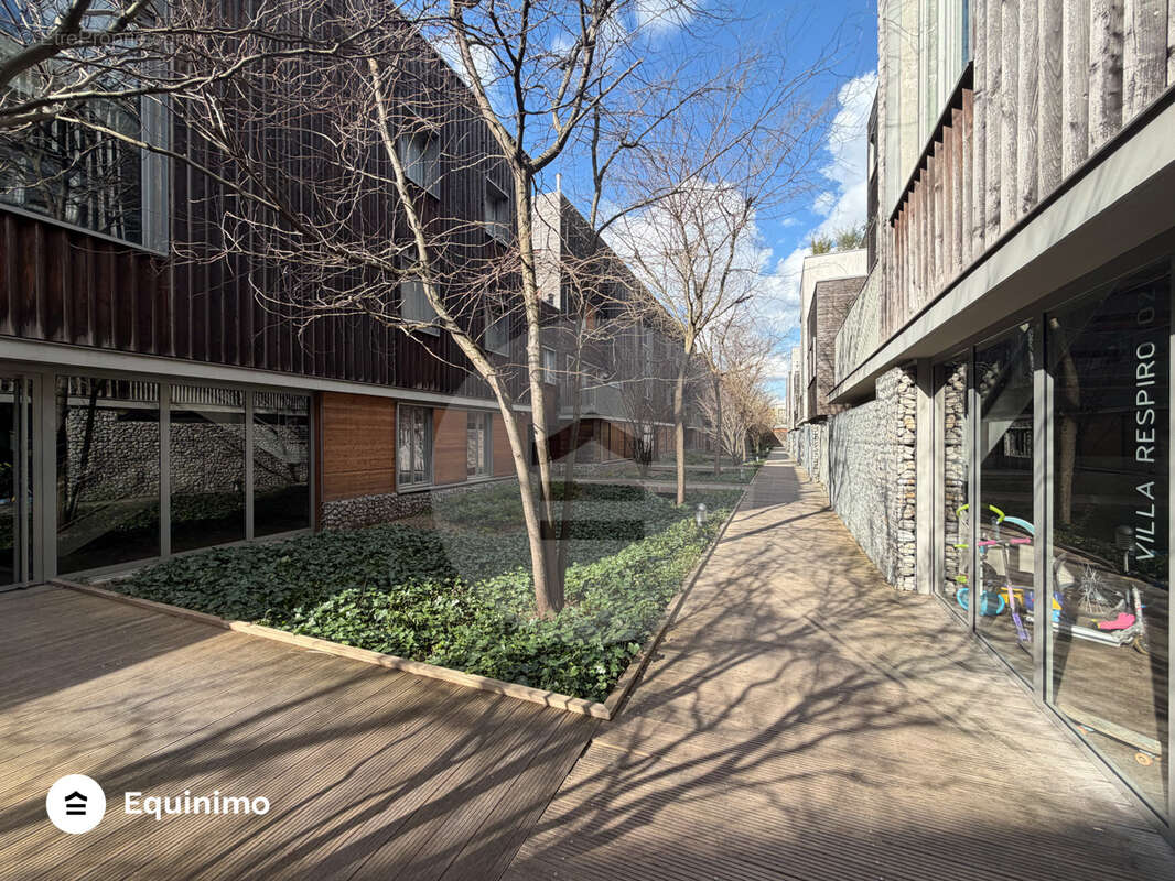 Appartement à LES LILAS