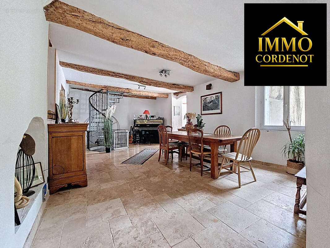 Maison à MEOUNES-LES-MONTRIEUX