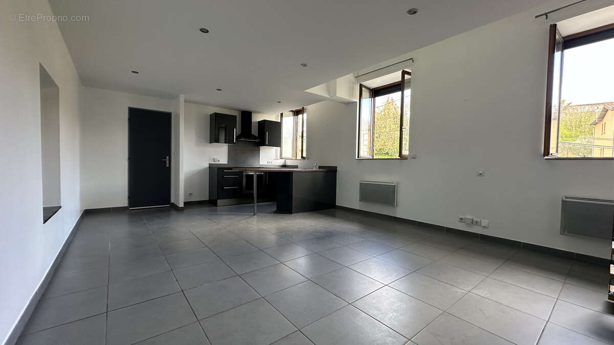 Appartement à L'ARBRESLE