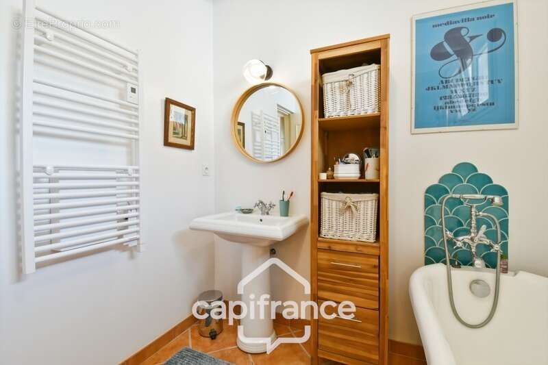 Maison charentaise rénovée à vendre 6 pièces COURCELLES (17), proche commerces, d'une superficie de 149m² avec atelier et jardin - photo 22