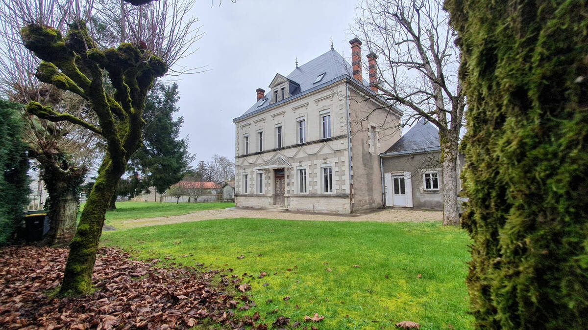 Maison à COUTRAS