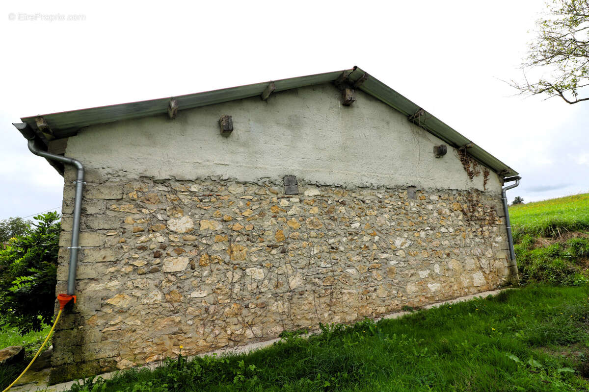 Maison à MONLEON-MAGNOAC