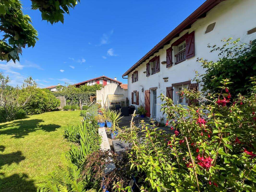 Maison à LARRESSORE
