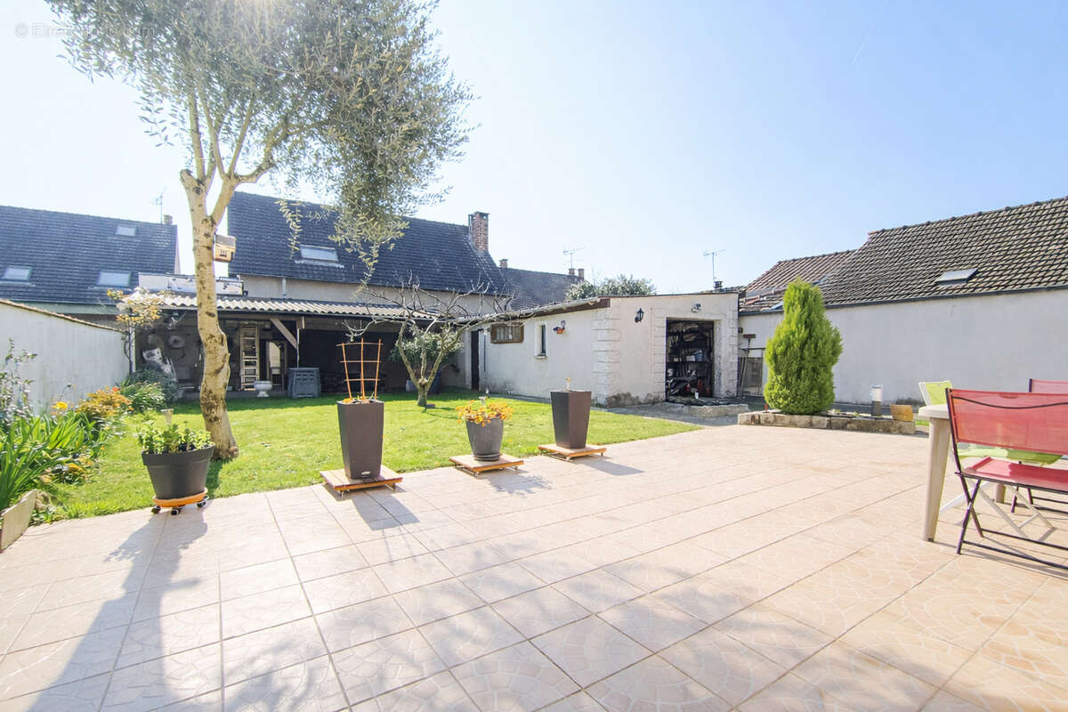 Maison à OZOIR-LA-FERRIERE