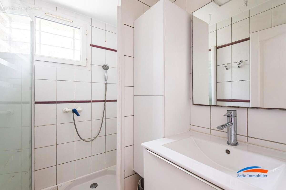   - Maison à CHAMPFLEURY