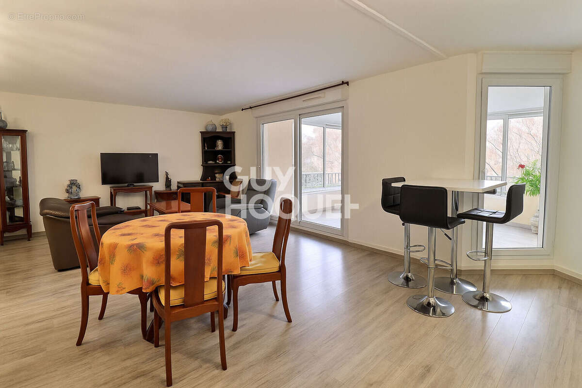 Appartement à LATTES