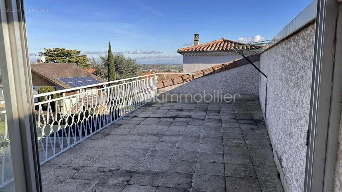 Une vue rare, un emplacement recherché, une maison de caractère au cœur de Roiffieux - photo 16