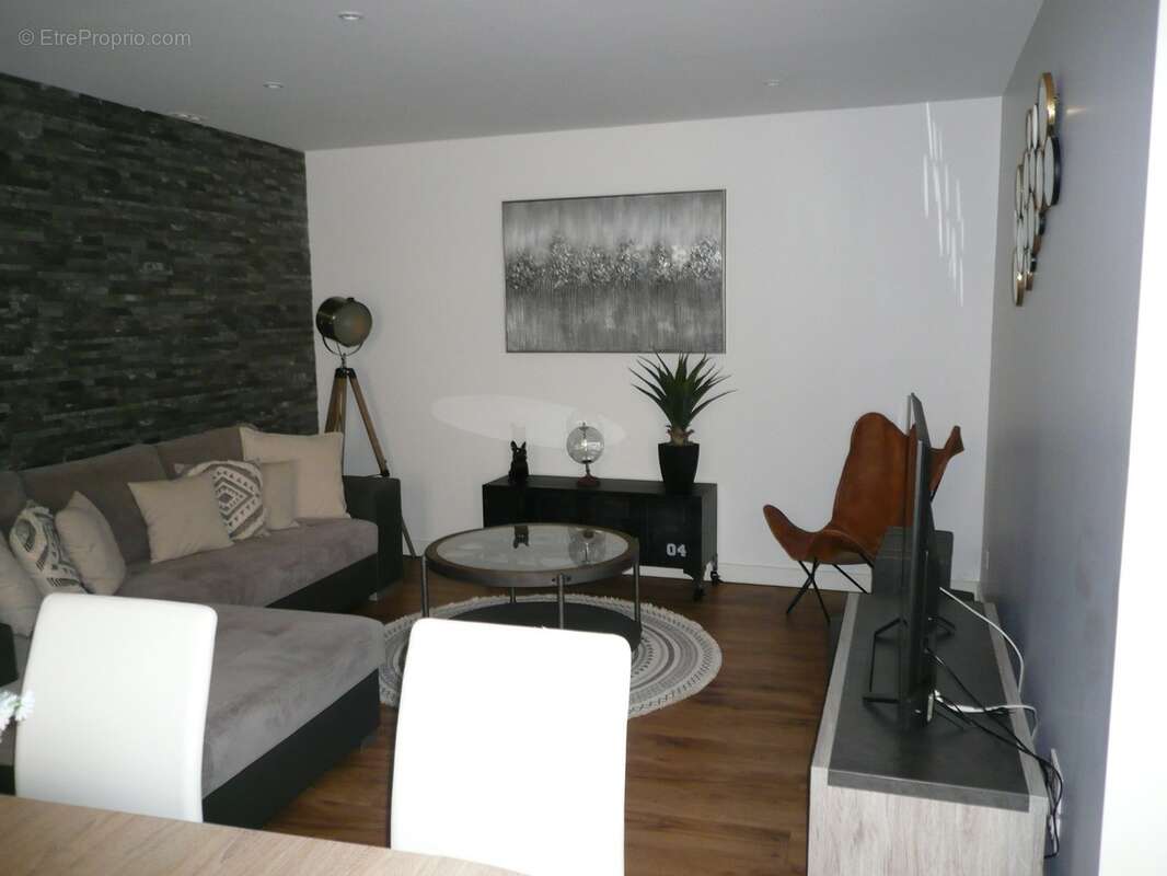  COGNAC Rue Piétonne IMMEUBLE de RAPPORT Local Commercial et Appartement  - photo 2