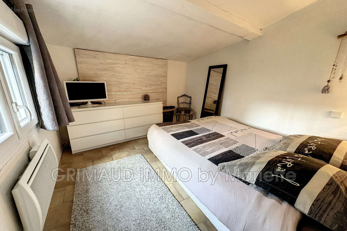 Appartement à GRIMAUD